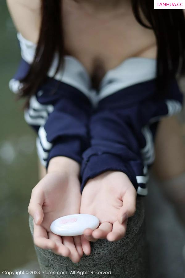   [XiuRen]高清写真图 2023.12.08 No.7784 韩系学妹 短裙美腿第67张图片